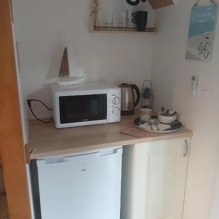 La Chouette Villa, Mazet De 11m2 Piece Sous-pente Acces Par Escalier En Bois