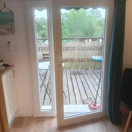 La Chouette Villa, Mazet De 11m2 Piece Sous-pente Acces Par Escalier En Bois