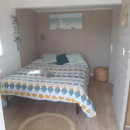 La Chouette Villa, Mazet De 11m2 Piece Sous-pente Acces Par Escalier En Bois 3*