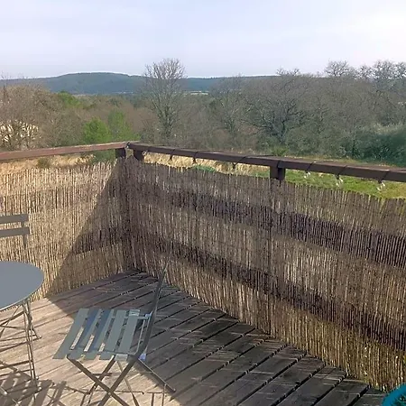 La Chouette Villa, Mazet De 11m2 Piece Sous-pente Acces Par Escalier En Bois