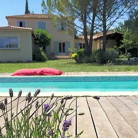 La Chouette Villa, Mazet De 11m2 Piece Sous-pente Acces Par Escalier En Bois Bed & Breakfast 3*