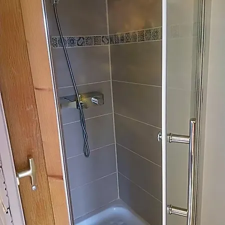 La Chouette Villa, Mazet De 11m2 Piece Sous-pente Acces Par Escalier En Bois 3* Cannes-et-Clairan