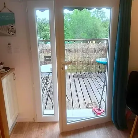 La Chouette Villa, Mazet De 11m2 Piece Sous-pente Acces Par Escalier En Bois 3* Cannes-et-Clairan