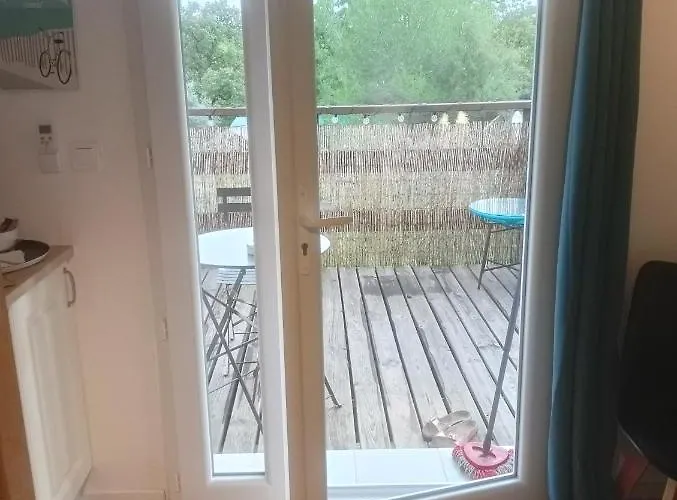 La Chouette Villa, Mazet De 11m2 Piece Sous-pente Acces Par Escalier En Bois